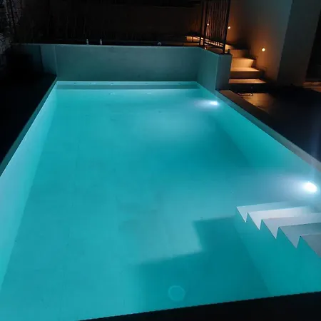 Mala Smisna Poolside Paradise By The Sea 别墅 *