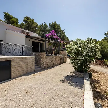 Mala Smisna Poolside Paradise By The Sea *