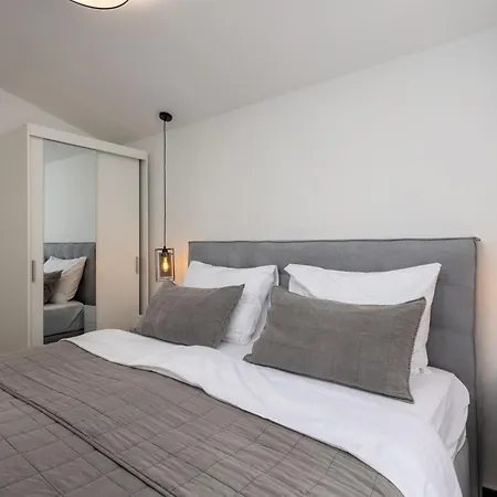 Mala Smisna Poolside Paradise By The Sea Maslinica