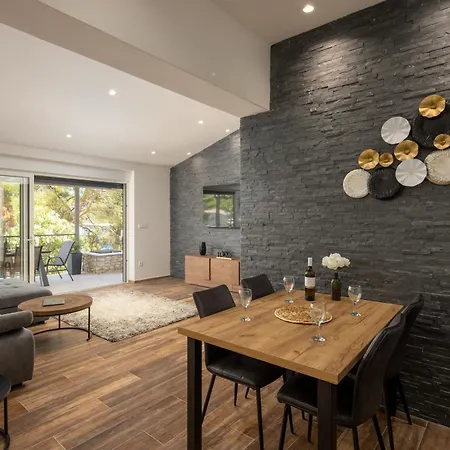 Mala Smisna Poolside Paradise By The Sea