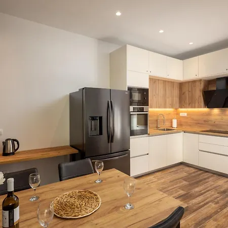 Mala Smisna Poolside Paradise By The Sea Willa