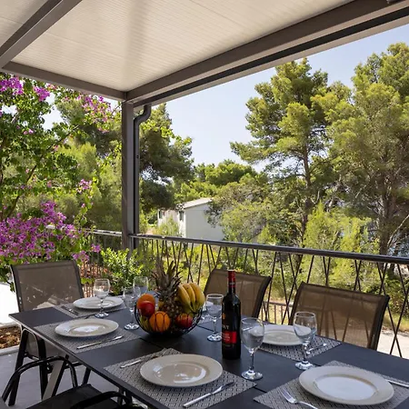 Mala Smisna Poolside Paradise By The Sea * Maslinica