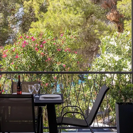 Mala Smisna Poolside Paradise By The Sea Willa *