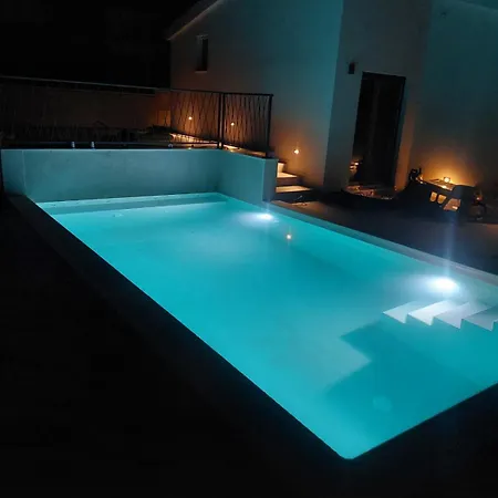 Mala Smisna Poolside Paradise By The Sea * Maslinica