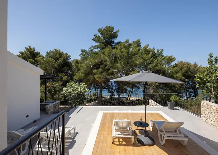 Mala Smisna Poolside Paradise By The Sea