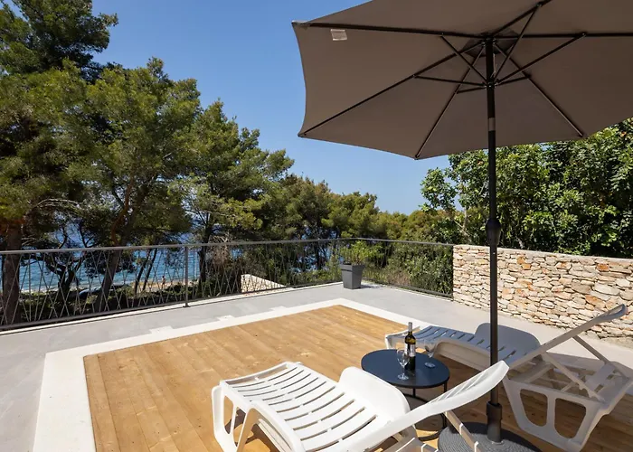 Mala Smisna Poolside Paradise By The Sea * Maslinica