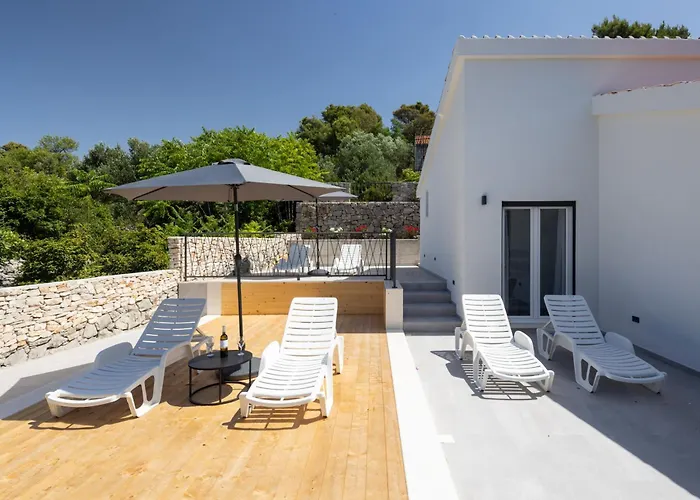 Mala Smisna Poolside Paradise By The Sea