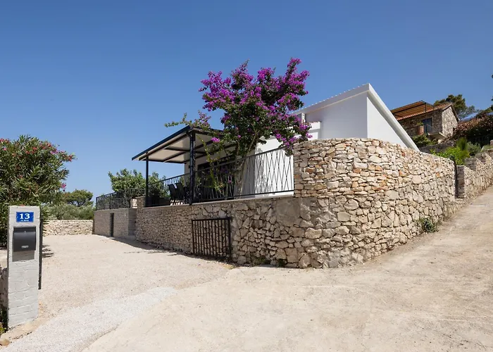Mala Smisna Poolside Paradise By The Sea * Maslinica
