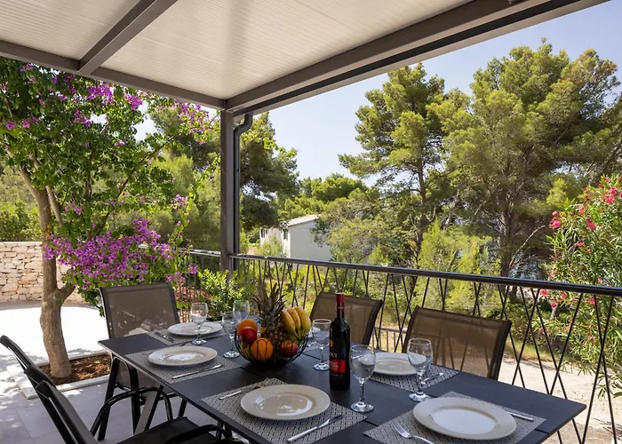 Mala Smisna Poolside Paradise By The Sea * Maslinica