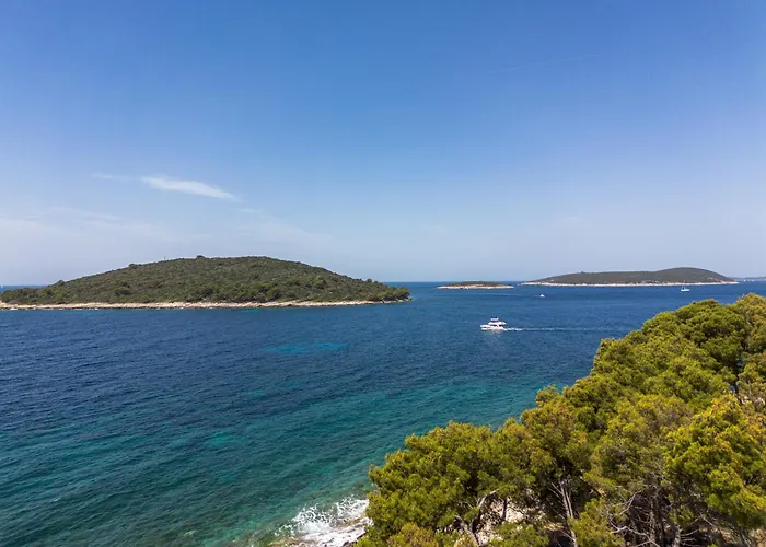 Mala Smisna Poolside Paradise By The Sea