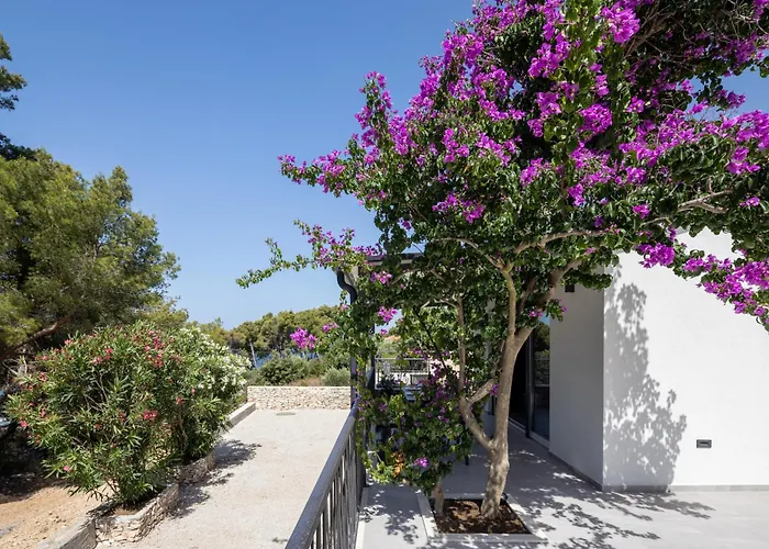 Mala Smisna Poolside Paradise By The Sea * Maslinica