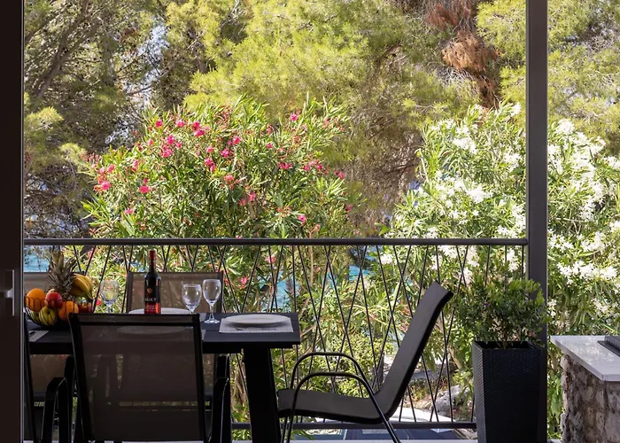 Mala Smisna Poolside Paradise By The Sea Vila *