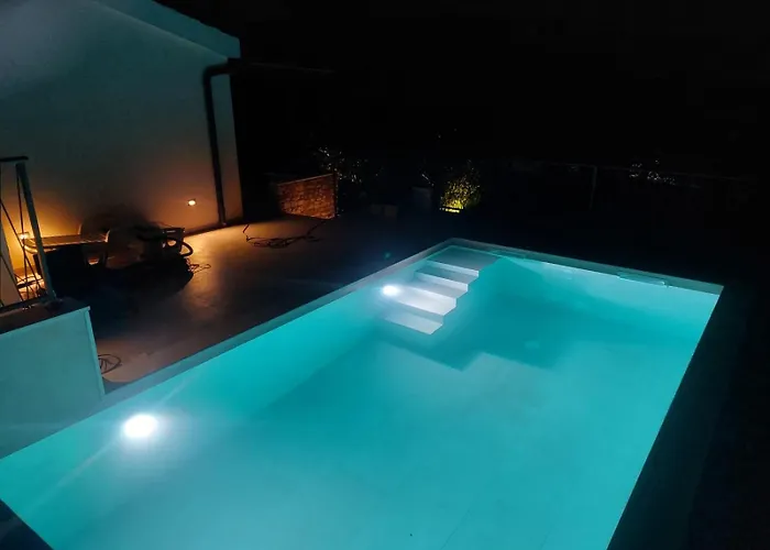 וילה Mala Smisna Poolside Paradise By The Sea